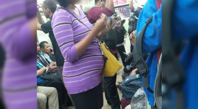 Miris, Tidak Ada yang Peduli Biarkan Ibu Hamil Berdiri di KRL Muda-Mudi ini Asyik Main Gadget Miris, Tidak Ada yang Peduli Biarkan Ibu Hamil Berdiri di KRL Muda-Mudi ini Asyik Main Gadget