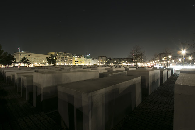 Holocaust Mahnmal di notte-Berlino
