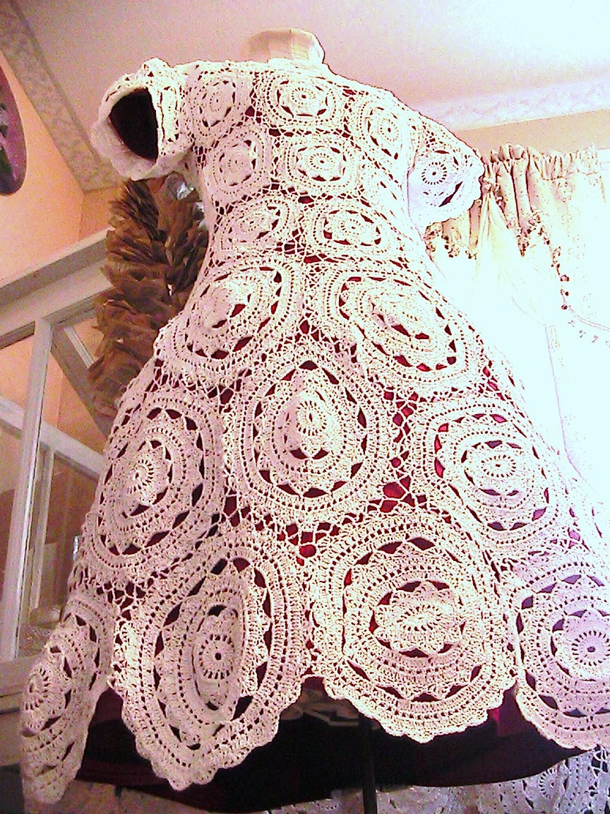 Katty's Cosy Cove Doily Dress