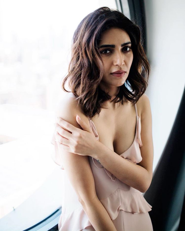 Hot Photos Actress Collation Karishma Tanna