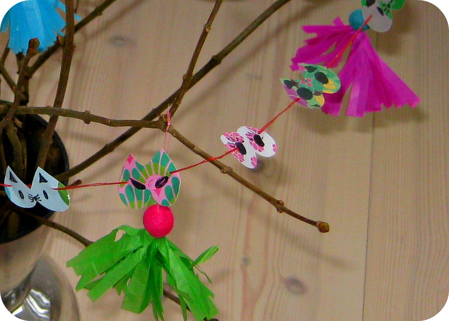 Diy på forskellige slags pynt til fastelavnsriset. perfekt at lave DIY se her hvordan: Fastelavn, er mit navn,