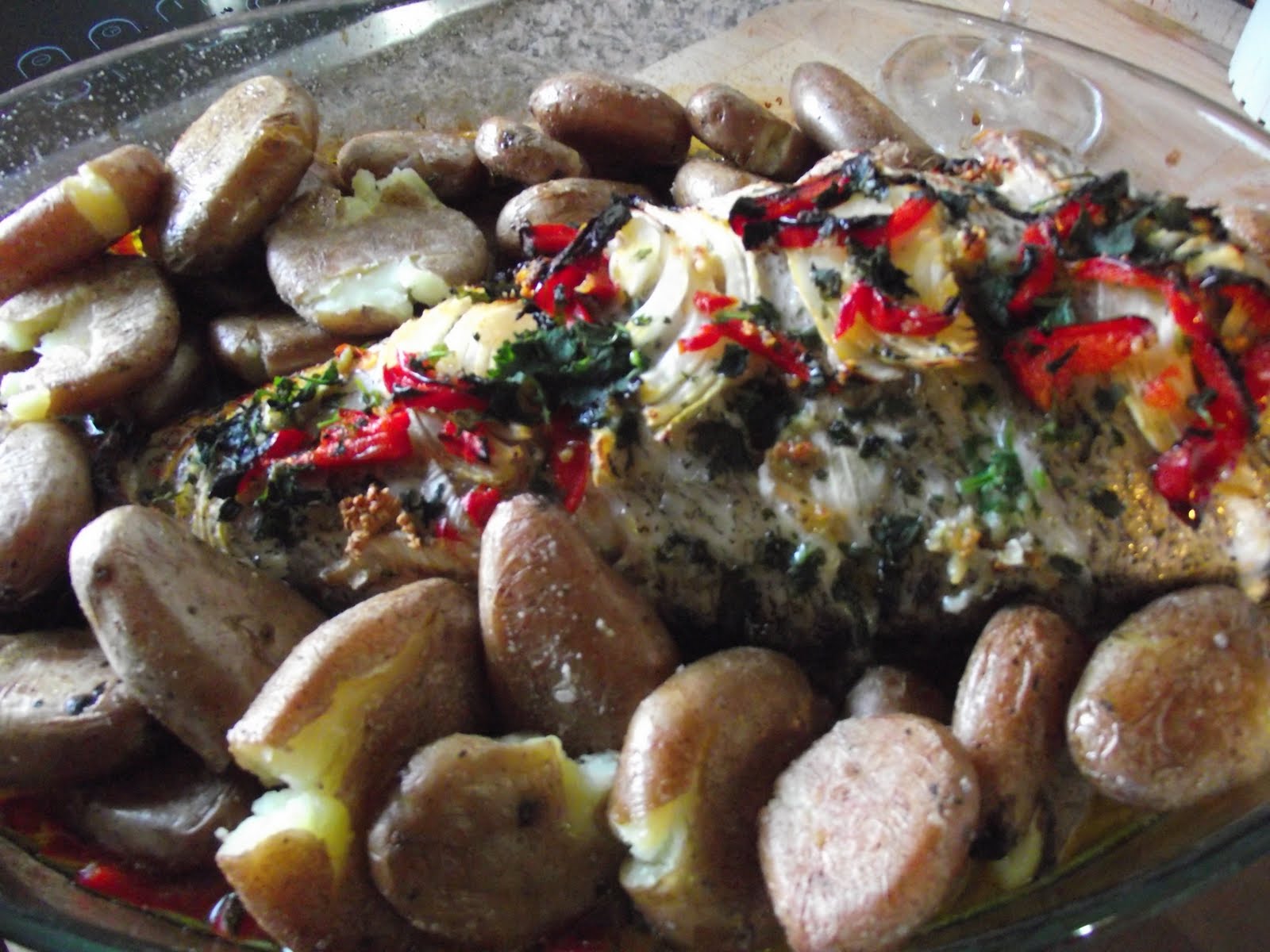 Garoupa no forno com batatinhas a murro