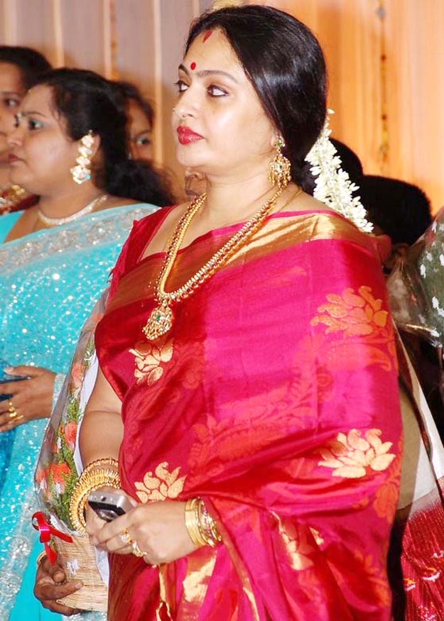 reawairl: Actress Seetha in traditional indian jewellery