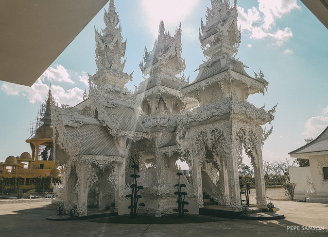 white temple chiang rai travel guide