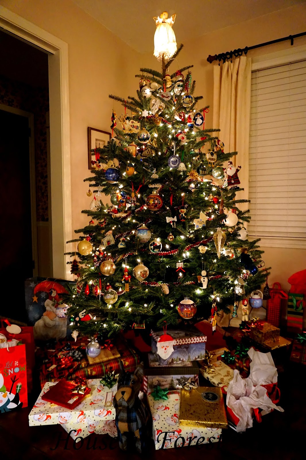 House At Forest Manor O Christmas Tree