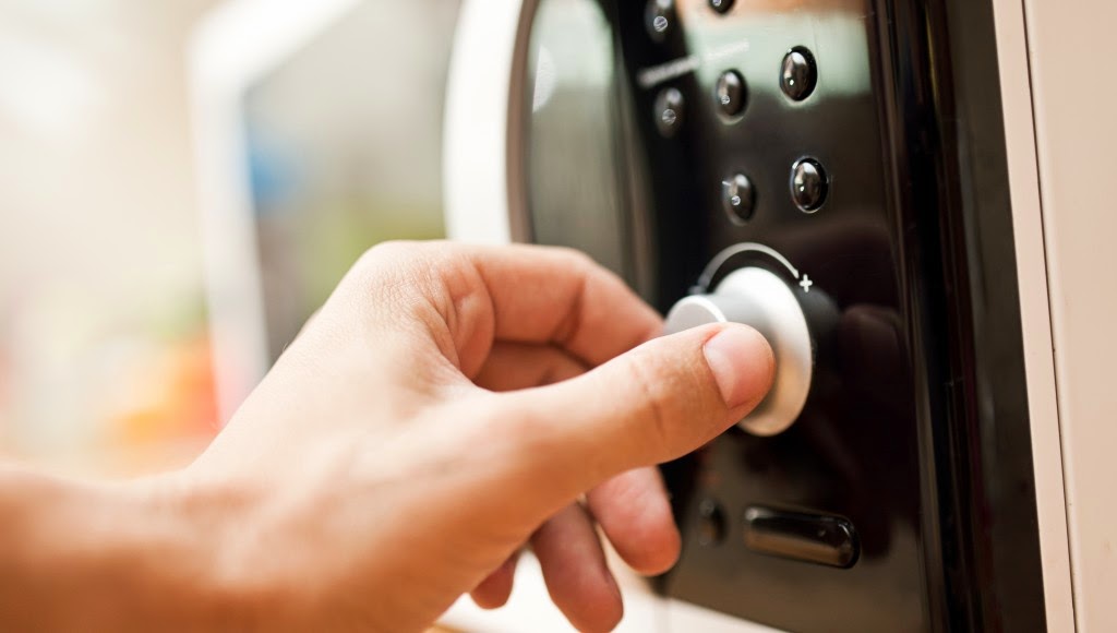 用微波爐燒開水或牛奶會爆炸嗎？