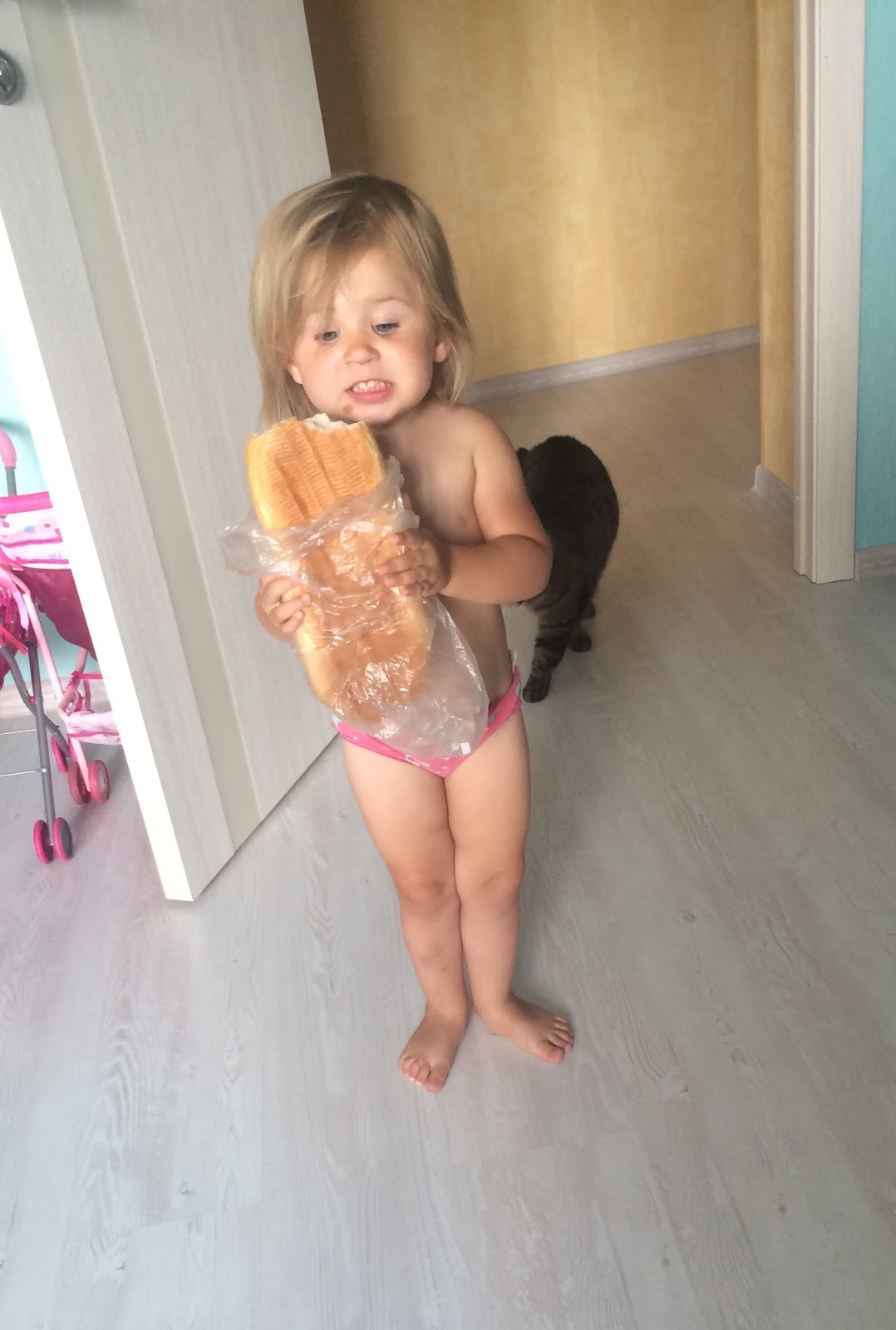 Голопопая. Дочка горшка. Дочурка на горшке. Детишки голопопая. Голопопая дочка