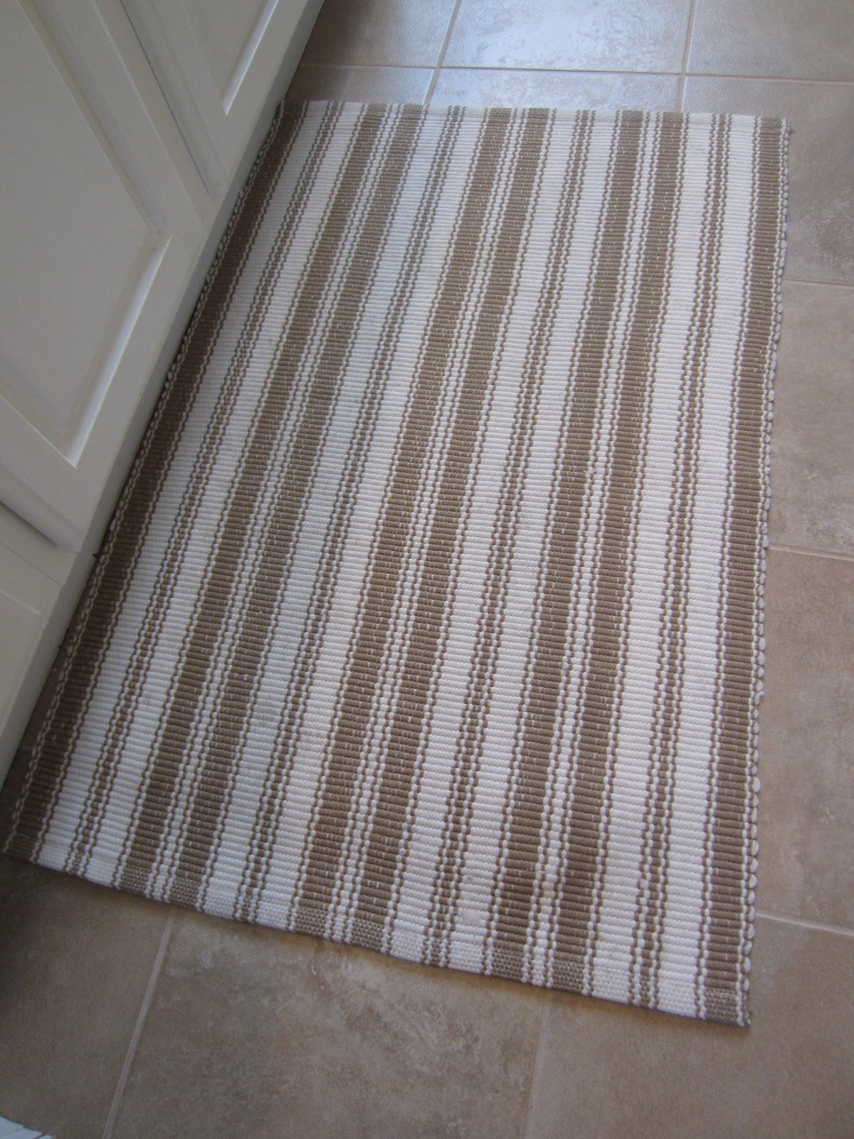 Dash and Albert Striped rug - an easy way to clean!
