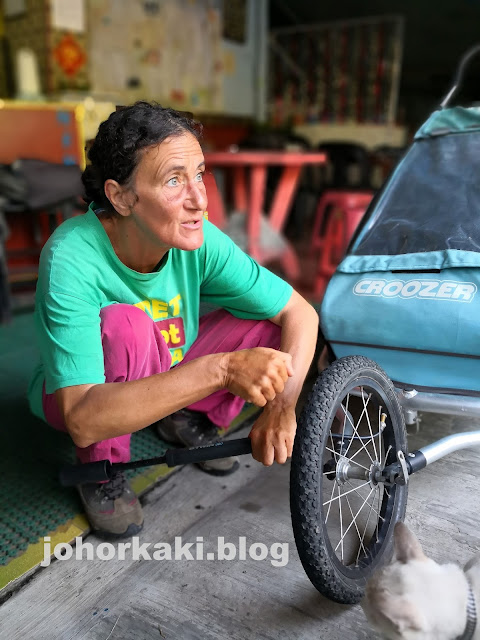 Meeting Amazing Patrizia Perucca in JB. Florence Grandmother Rounding the Earth on Foot Patrizia-Perucca