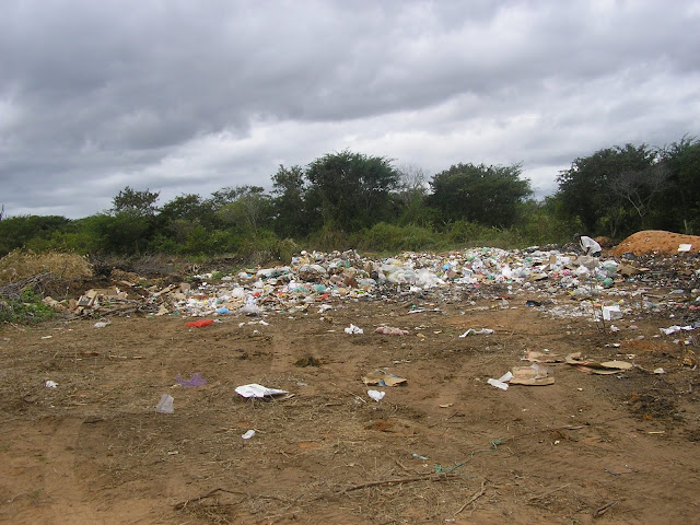 Resultado de imagem para local do lixÃ£o em carnaubais