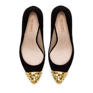 black court shoe with studded