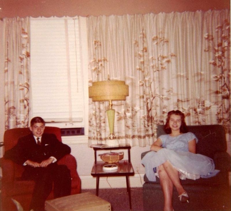 66 Cool Snaps That Capture People in Their Living Room From the 1960s ...