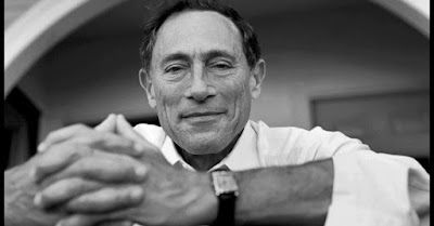 Dr. John E. Mack 585x306 Lo que un abducido piensa acerca de las películas de abducciones extraterrestres de Hollywood