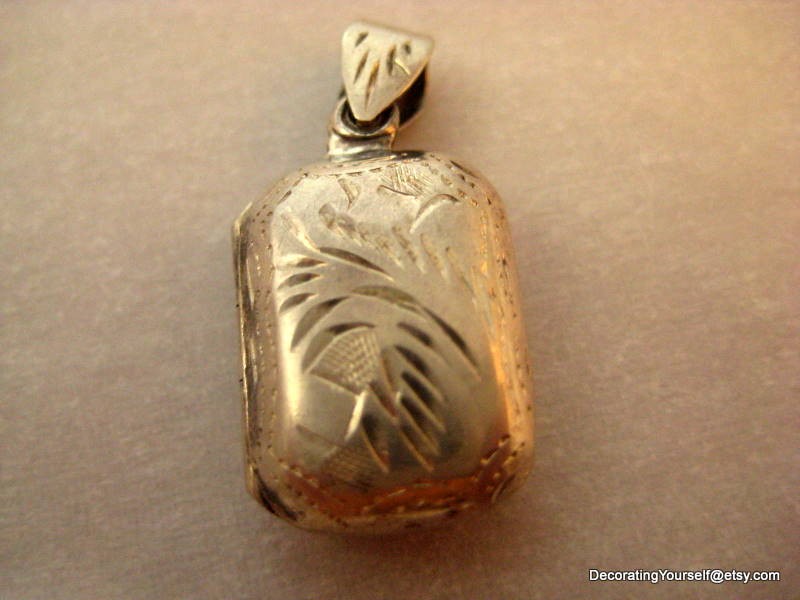 Selling Vintage Jewelry On eBay and Etsy