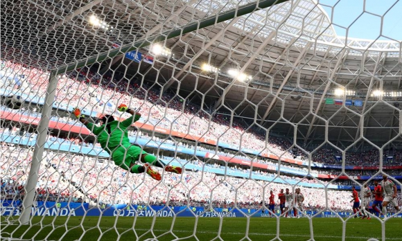 Copa Mundial de la FIFA Rusia 2018: El golazo de Kolarov que dejó sin opción a Navas