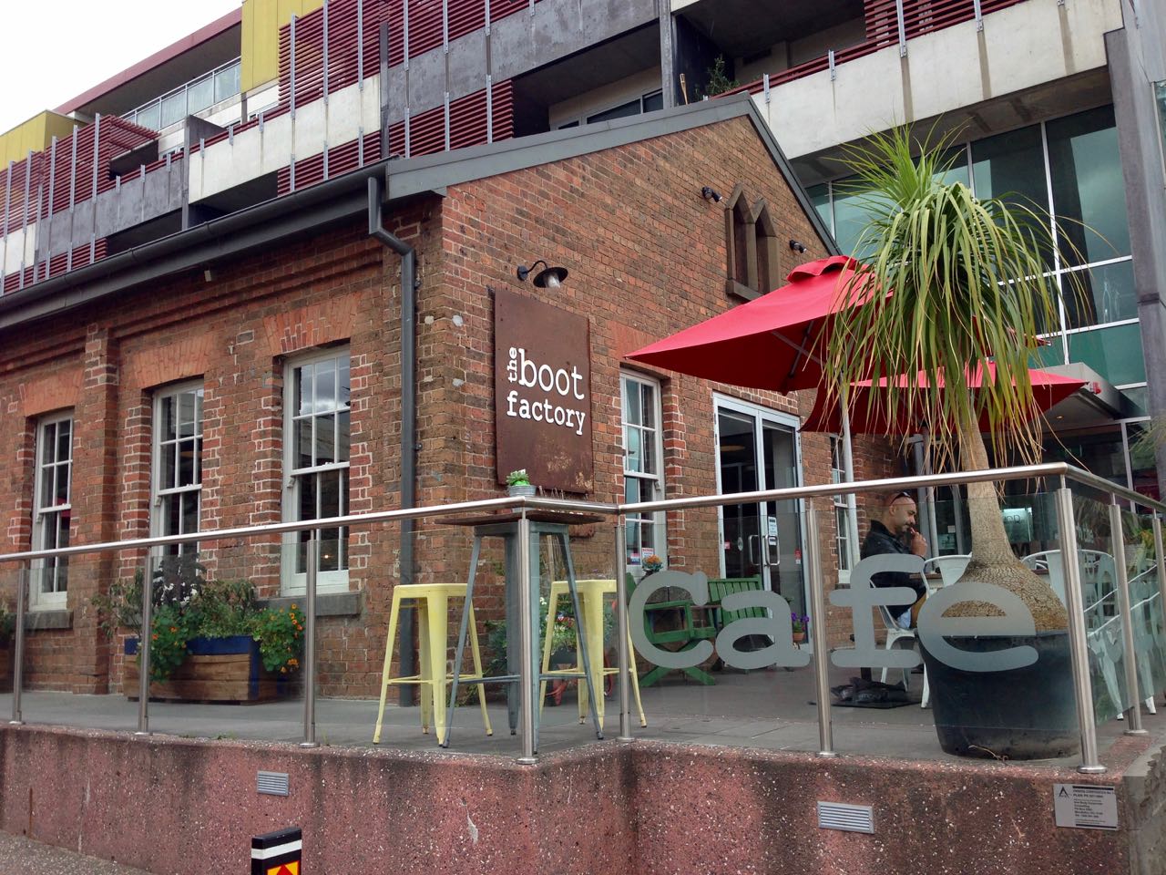 Green Gourmet Giraffe Boot Factory, Coburg cafe