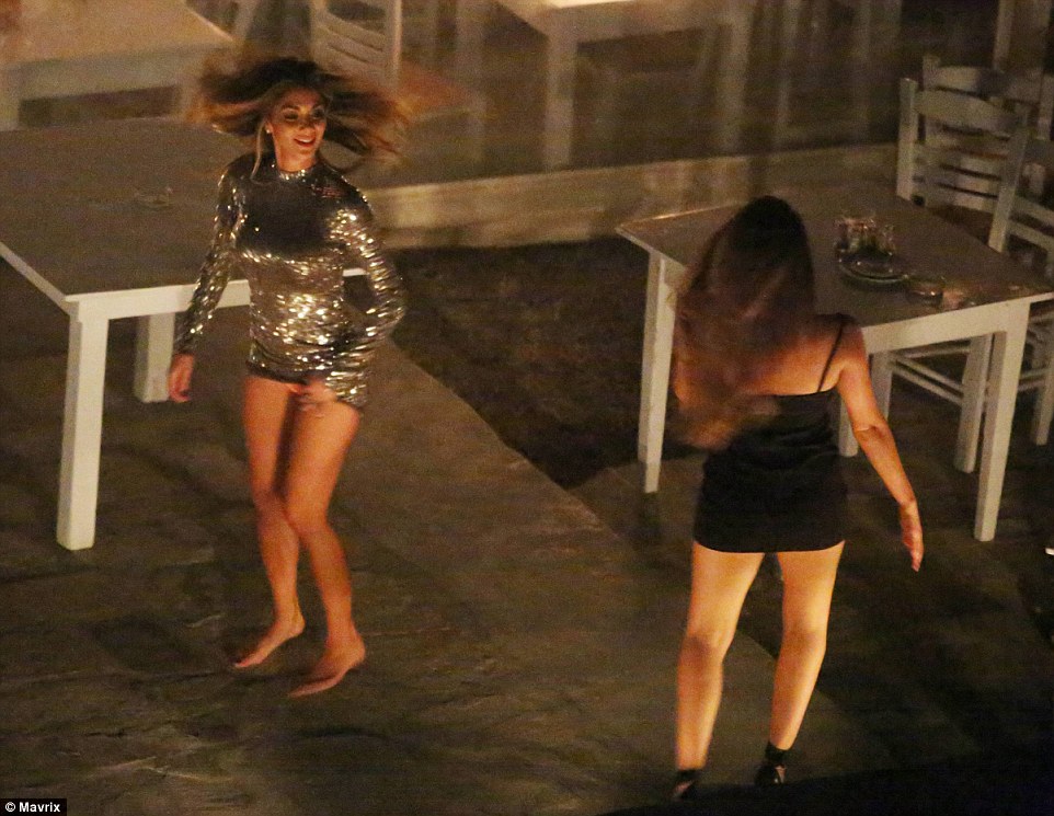 Oyinbo Madness Nicole Scherzinger Twerks In Her Orange Pant As She Celebrates With Her Boyfriend Gistmania