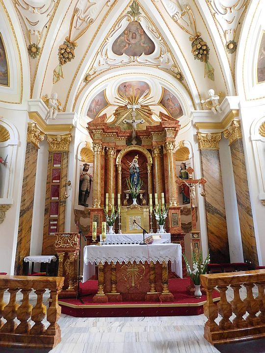 Ołtarz główny w Sanktuarium Matki Bożej Bolesnej na Kościelcu.