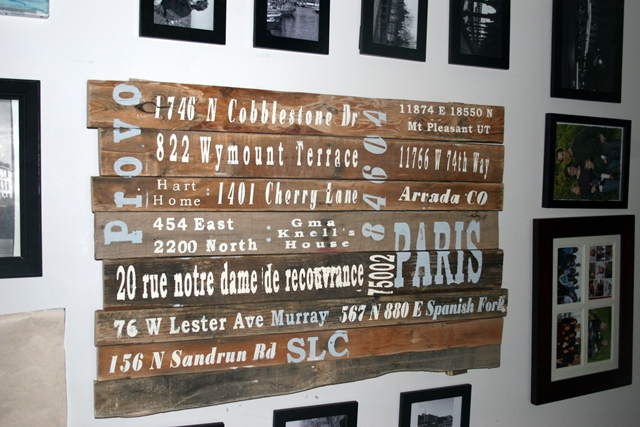 Subway style pallet sign