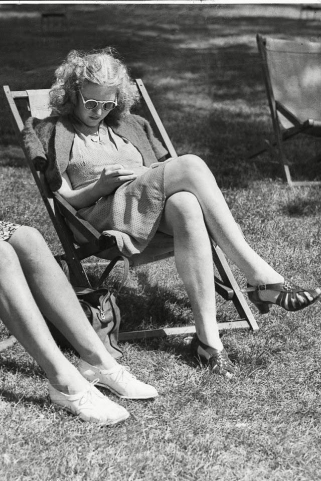Stunning Photos Show the Fashion and Style Trends of 1940s - Rare