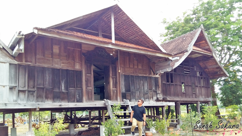 Ukiran Kayu Rumah Tradisional Negeri Sembilan Di Semenanjung Malaysia