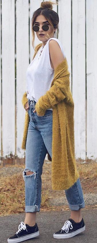 street style obsession / white top + long cardi + jeans + sneakers