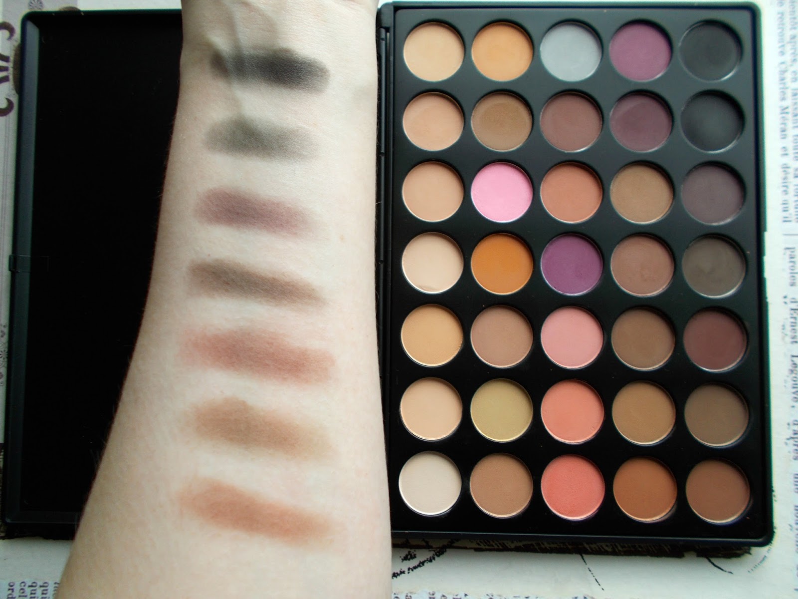 Morphe Brushes BeautyBay review 35N colour matte palette 5th row swatches