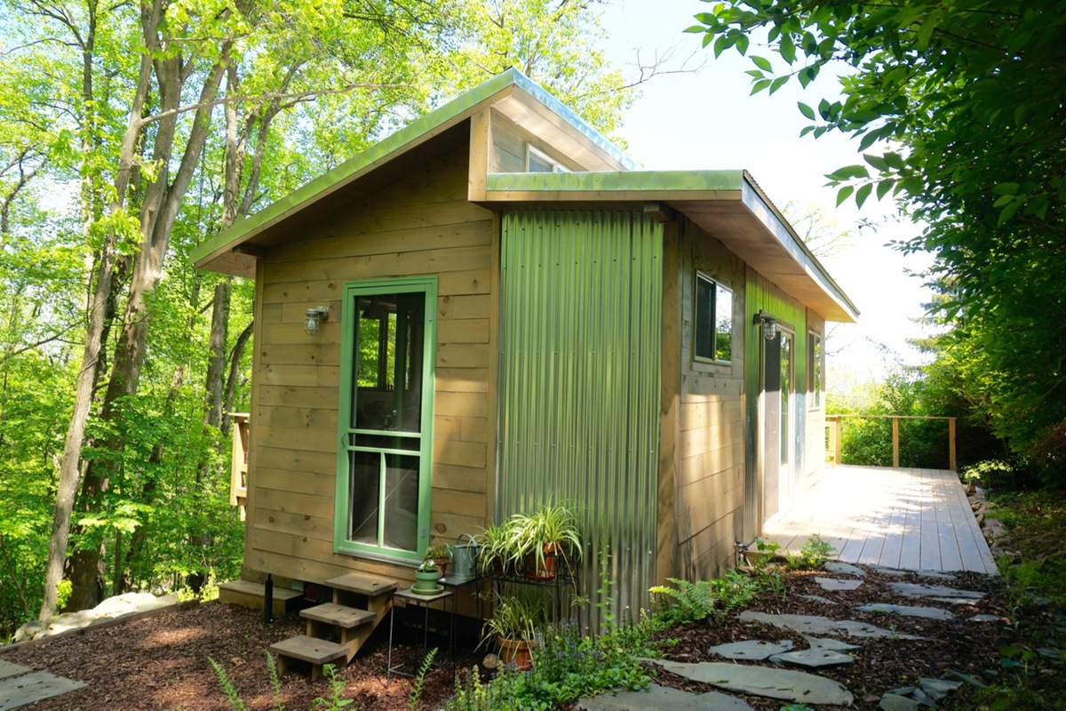 A Tiny Home in the Blue Ridge Mountains [ TINY HOUSE TOWN ]