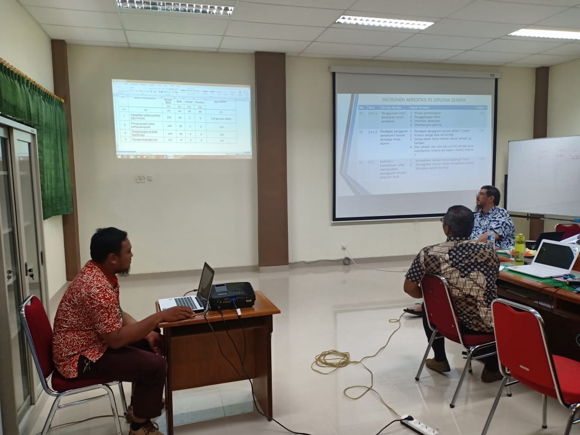 Rapat kerja Fisioterapi Persiapan Penyusunan Borang D3