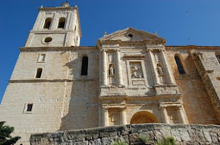 Una de las fachadas de nuestra iglesia