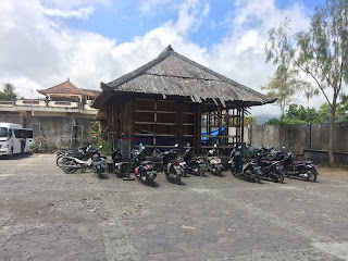 Sensasi Mandi Air Panas Dengan View Gunung dan Danau Batur