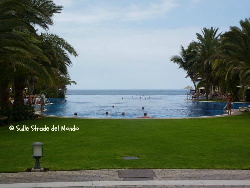 La piscina infinita del Costa Meloneras piscina