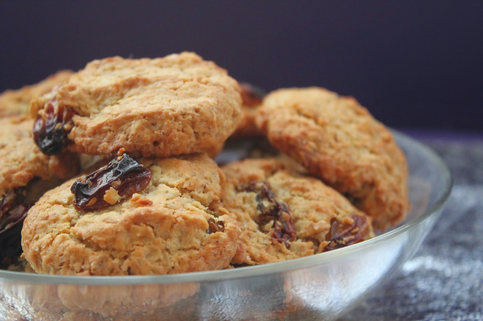 печенье из геркулеса в духовке. печень с овсяными хлопьями. яблочное овсяное печенье без сахара. жареный геркулес. печенье из овсяных хлопьев домашнее.