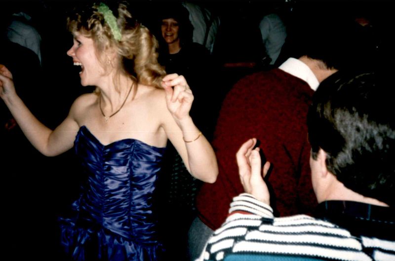 44 Color Snaps That Show How the 1980s New Year's Eve Parties Were Like ~ Vintage Everyday