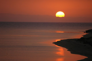 Kisah Seorang Nasrani dan Malaikat Penjaga Laut yang juga Termasuk Bala Tentara Nabi Khidhir as di Lautan. Kisah Seorang Nasrani dan Malaikat Penjaga Laut yang juga Termasuk Bala Tentara Nabi Khidhir as di Lautan.