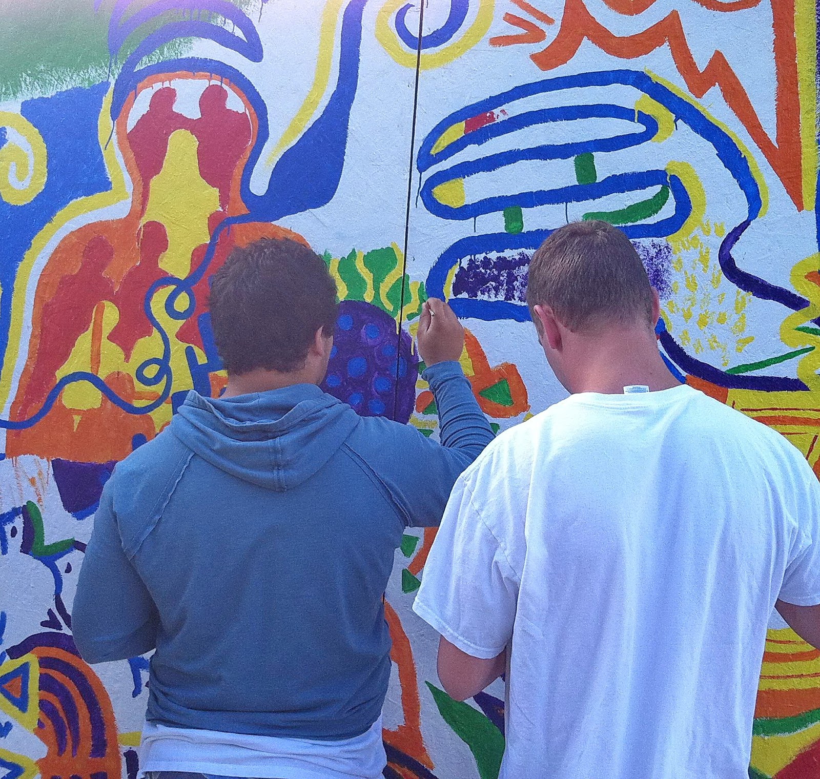 W I L D C A T V I L L E Student 'muralists' do a fine job painting on