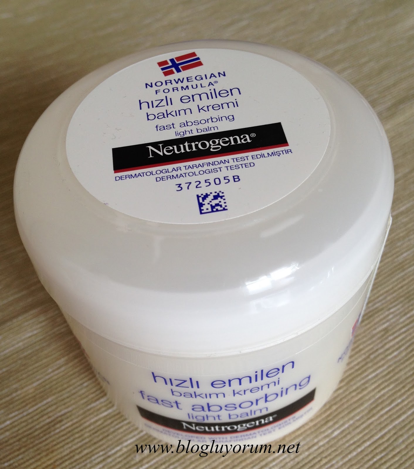 Neutrogena Norvec Formulu Hizli Emilen Bakim Kremi Blogluyorum Gokce Bagtir Kozmetik Yasam Alisveris Makyaj Blogu