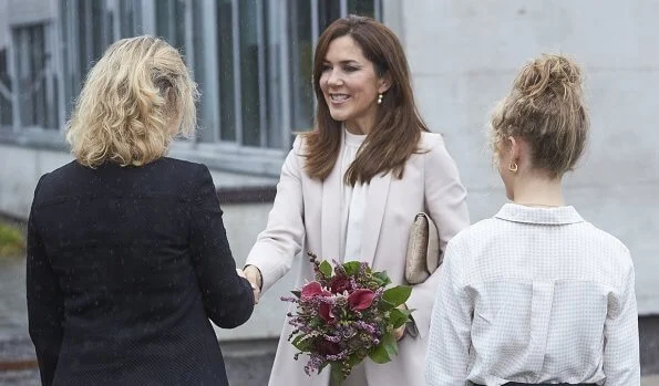 Crown Princess Mary wore Andiata Cecel blazer and Gytta trousers and Gianvito Rossi python pumps. Naledi Copenhagen clutch