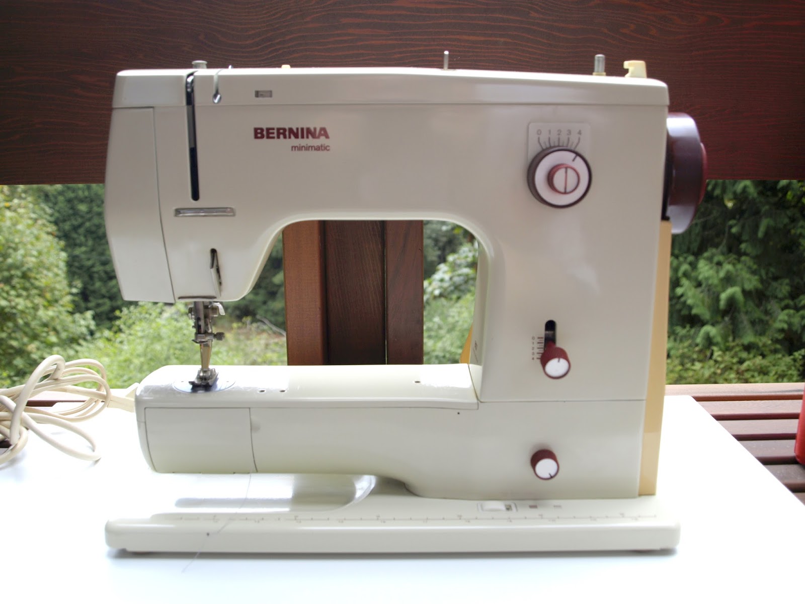 Tight Acres Bernina 807 Minimatic