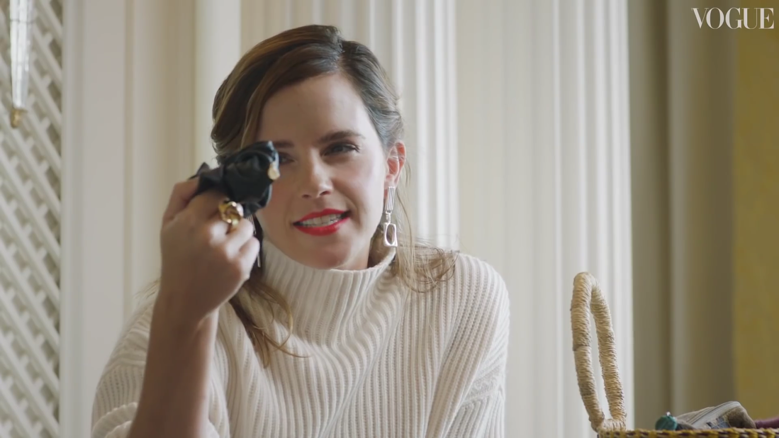 泳げないのは誰のせい？ Emma Watson In The Bag Episode 17 British Vogue