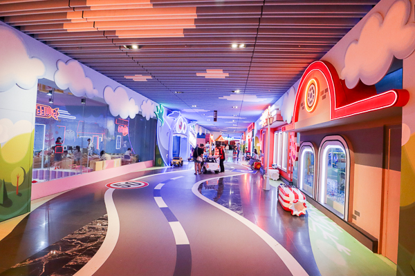 「異想新樂園」台灣最大3000坪室內親子樂園，宙影幻鏡傳奇超夢幻
