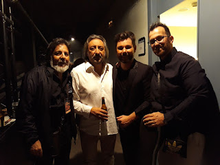 Fotografía de Paco Mata, Juan Carmona, Miguel Poveda y Félix Crujera en los pasillo del Teatro Price