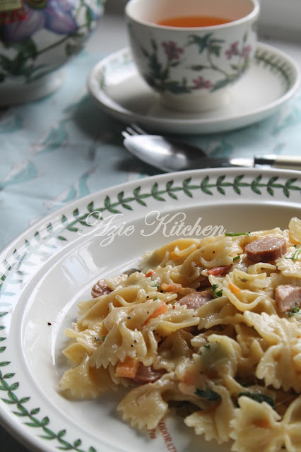 Creamy Pasta, Sausage & Tomato Skillet Meal