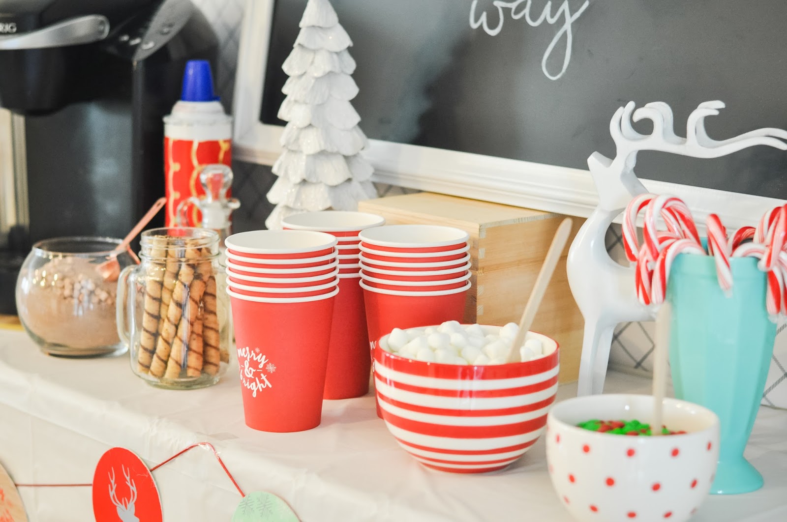5 Tips for Throwing a Last Minute Holiday Party + a Cute Hot Chocolate Bar Pretty Real