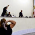 POLÍTICA / Professora arremessa tamanco em vereador no interior da Bahia; assista
