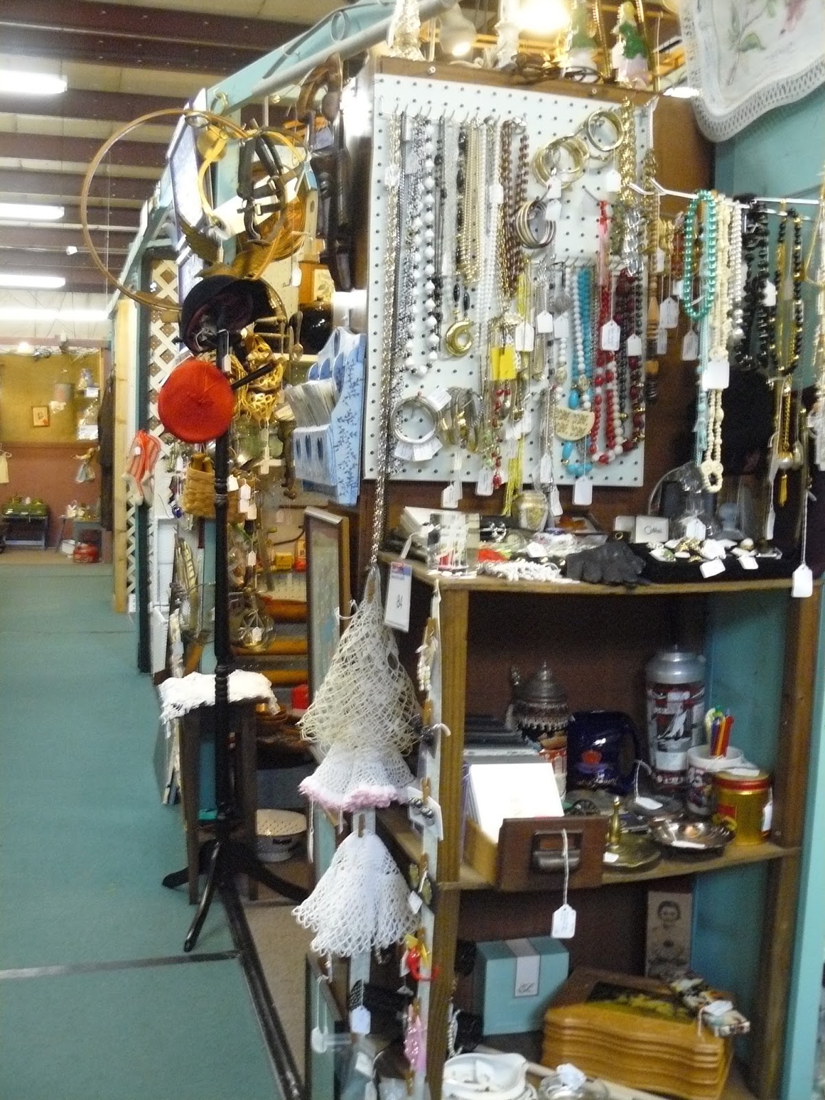 SCRANBERRY COOP Views of Scranberry Coop Antique Store in Andover NJ