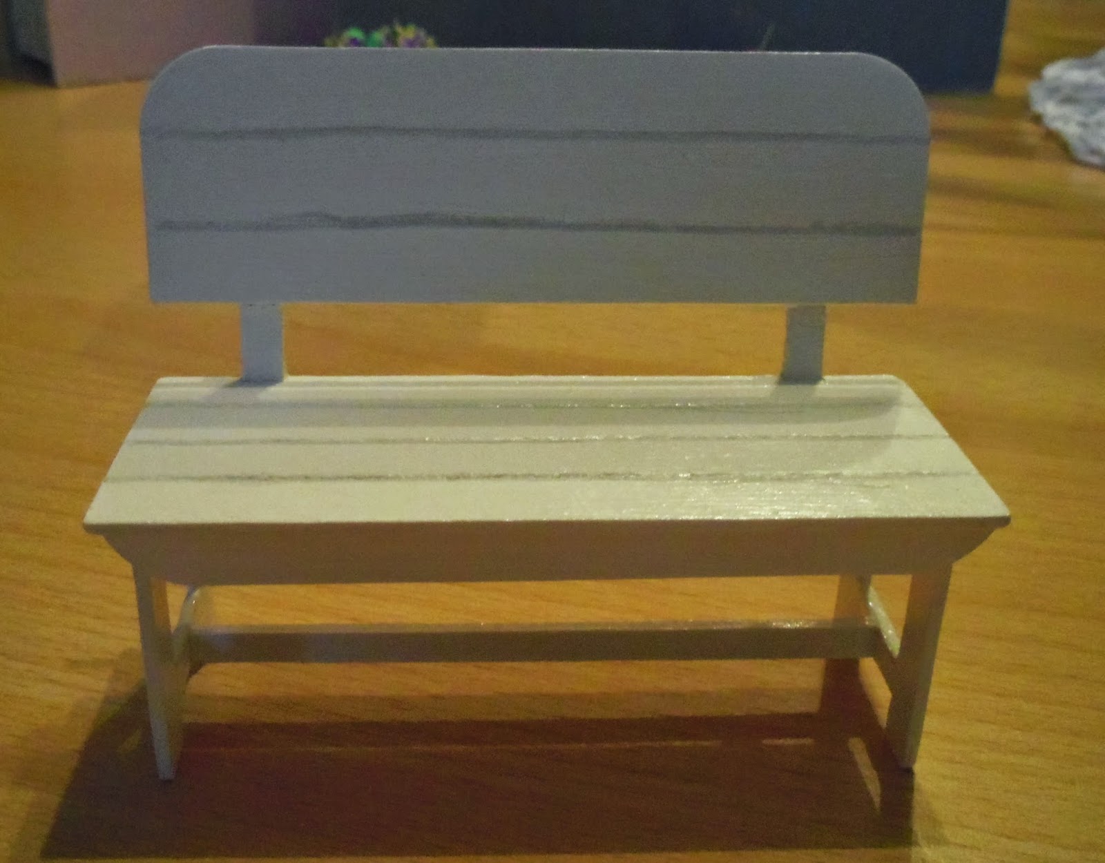 PuNo's Minis 1:12: Eine Sitzbank fürs Puppenhaus... mit Anleitung