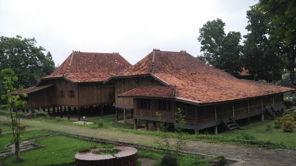 Blog Budaya Indonesia: Rumah Limas : Rumah Adat Sumatera 