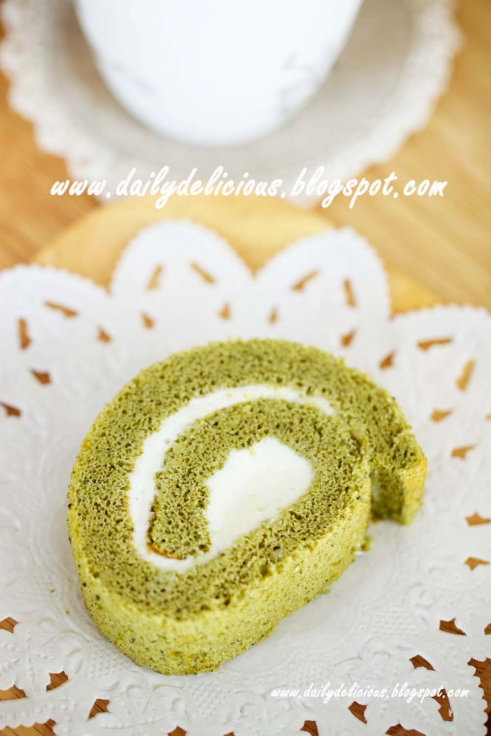 dailydelicious Soft Green tea Roll with White chocolate cream filling