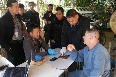 полиция допрашивает британца